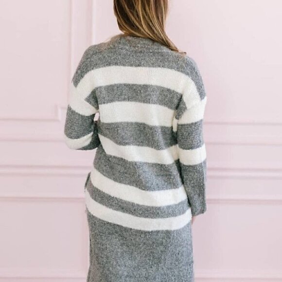 \Cozy Up Gray Striped cardigan - Picture 3 of 4